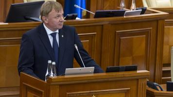 Cartelele SIM preplătite vor putea fi activate doar după identificarea utilizatorului pe baza unui act de identitate. Totodată, apelurile inițiate din afara teritoriului Republicii Moldova care afișează numere din Planul național de numerotație vor fi supuse unor măsuri suplimentare de verificare, marcare sau blocare, în conformitate cu cerințele aprobate de Agenția Națională pentru Reglementare în Comunicații.