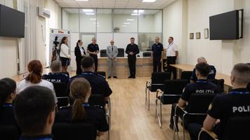 Experți criminaliști ai IGP, instruiți cum să facă fotografii la locul crimei