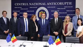 Directorul Centrului Național Anticorupție, Alexandr Pînzari, a avut astăzi o întrevedere cu Peter Wagner, șeful Serviciului pentru Instrumente de Politică Externă (FPI) din cadrul Comisiei Europene, și Daniela Gasparikova, reprezentanta rezidentă a Programului Națiunilor Unite pentru Dezvoltare (PNUD) în Republica Moldova. La discuții a participat, de asemenea, Mate Csicsai, șeful adjunct al Delegației Uniunii Europene în Republica Moldova.