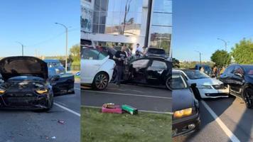 (VIDEO) Carambol, provocat de un șofer aventurier, sub nasul IGP. Cinci mașini avariate și o persoană rănită