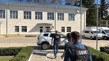 Doi străini, interziși în R. Moldova, după ce au ajuns clandestin în țară
