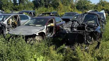 Vehicule dezmembrate și cu termenul de aflare în țară depășit, depistate de vameși la Ciorescu