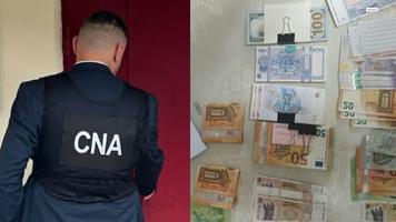 Directorul unei școli auto din Chișinău și un intermediar, reținuți de CNA și PA, într-un dosar de trafic de influență