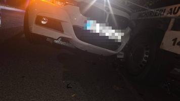 Șofer de BMW, reținut după ce s-a bușit cu mașina într-un evacuator pe o stradă din Chișinău
