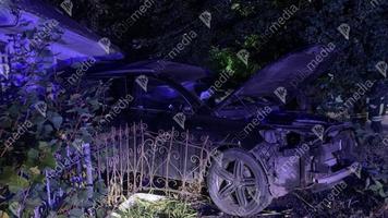 NEWS ALERT (FOTO // SURSE) Grav accident, cu o mașină plină cu adolescenți, la Ocnița. Un mort și mai mulți răniți