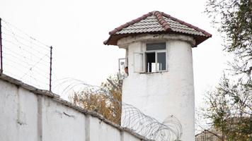 30 000 de euro pentru eliberarea unui condamnat. Un bărbat riscă să ajungă după gratii