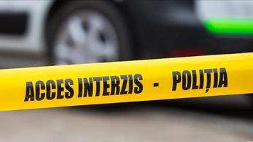 Bărbat încătușat, după ce concubina sa și-a găsit sfârșitul pe acoperișul unui bloc din inima Chișinăului