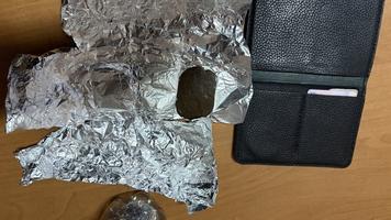 Pachet cu substanță suspectă