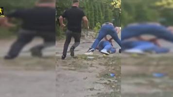 (VIDEO) O femeie, la un pas să-și piardă apartamentul în urma unei escrocherii: doi curieri, reținuți în flagrant de polițiștii din Chișinău