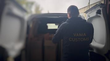 Zeci de mii de țigarete de contrabandă, descoperite într-un autoturism oprit de echipele mobile ale Serviciului Vamal în raionul Taraclia