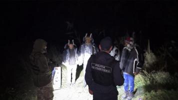 (VIDEO) „Călătoria” cu o barcă gonflabilă a cinci cetățeni ai Bangladeshului în UE, zădărnicită de IGPF pe malul Prutului