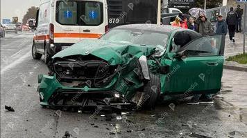 (VIDEO) Momentul în care un BMW intră cu viteză într-un autobuz, la Stăuceni. Sunt victime